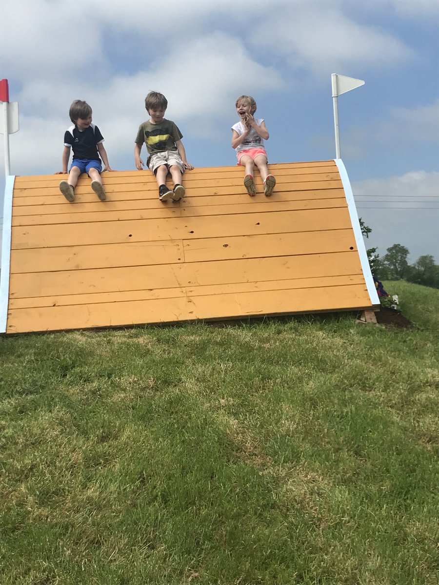 ShiversEventing's tweet photo. Lots of walking, running and jumping at tatts international horse trials in Ireland walking mummy’s course @LanchesterEP #getfitandactive https://t.co/eZsrY4YlkB
