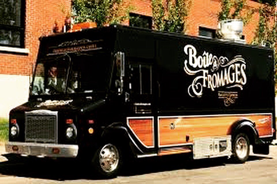 Place du Canada • Mercredi 30 mai • ☀️🧀❤️                      #boiteafromages #fromage #cheese #raclette #oka #followforfollow #foodtruck #eat #mtl #placeducanada #instagood