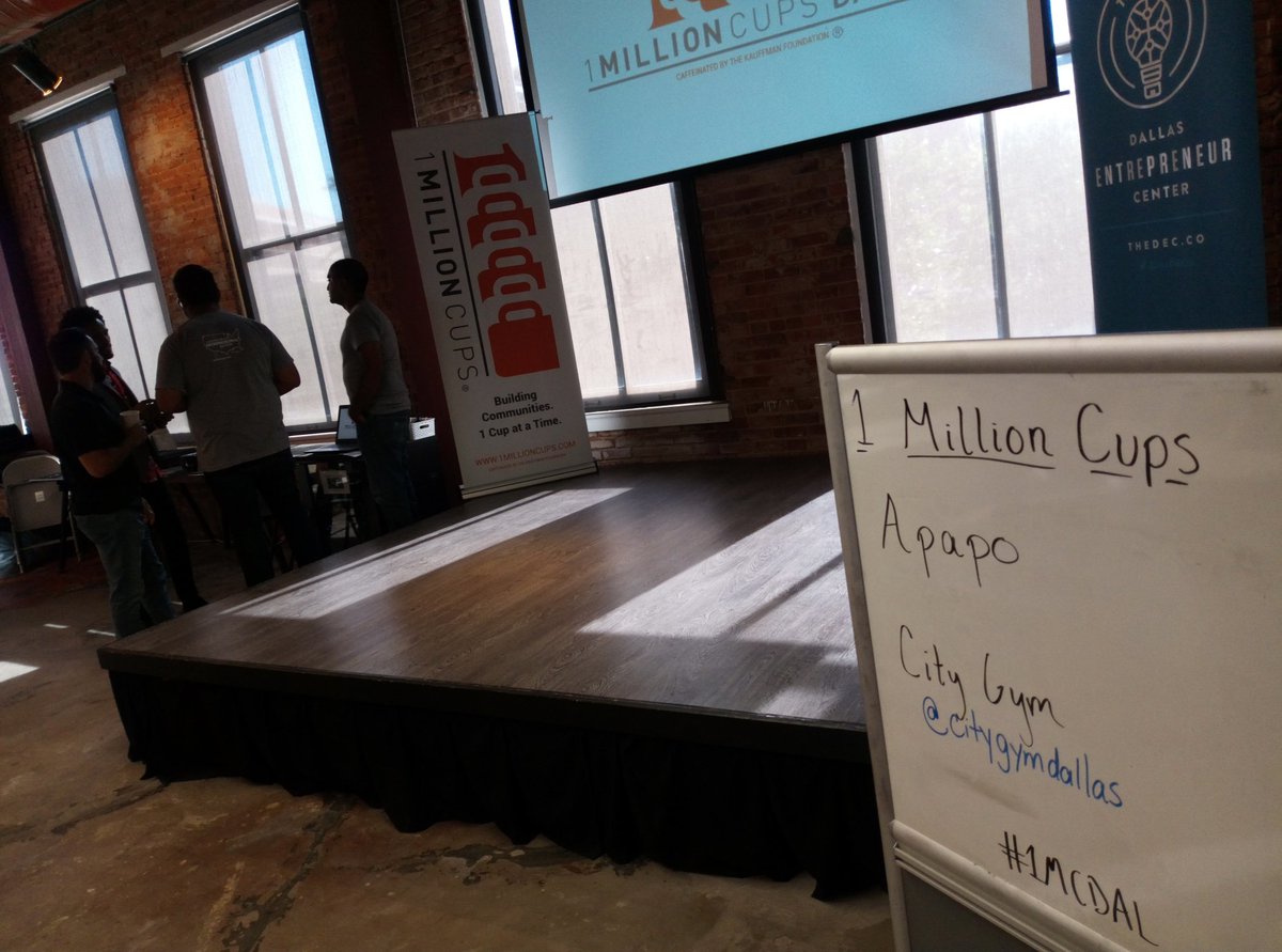 1MillionCupsDAL's tweet photo. Prepping the presenters. You still have a few minutes to grab your coffee from the @Reinvently table. #1MCDAL #startups #thedectx https://t.co/dKiKILkEUF