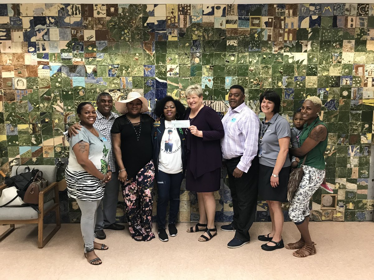 MPS_TrueFood's tweet photo. We are at Marcy Open with The Philando Castile Relief Foundation and Philando's mom, Valerie, who is presenting us a check for almost $11,000 to cover lunch balances at Marcy Open. It was an honor and a privilege. Thank you so much! https://t.co/MWdG3Z0E5G