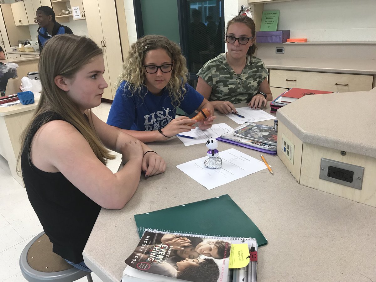 jgschlenkert's tweet photo. 6th grade Scientists are Investigating Energy and Matter with solar toys. #WEARELAMPHERE @PagePanthers @PageSciDept https://t.co/v1uH4flYfj