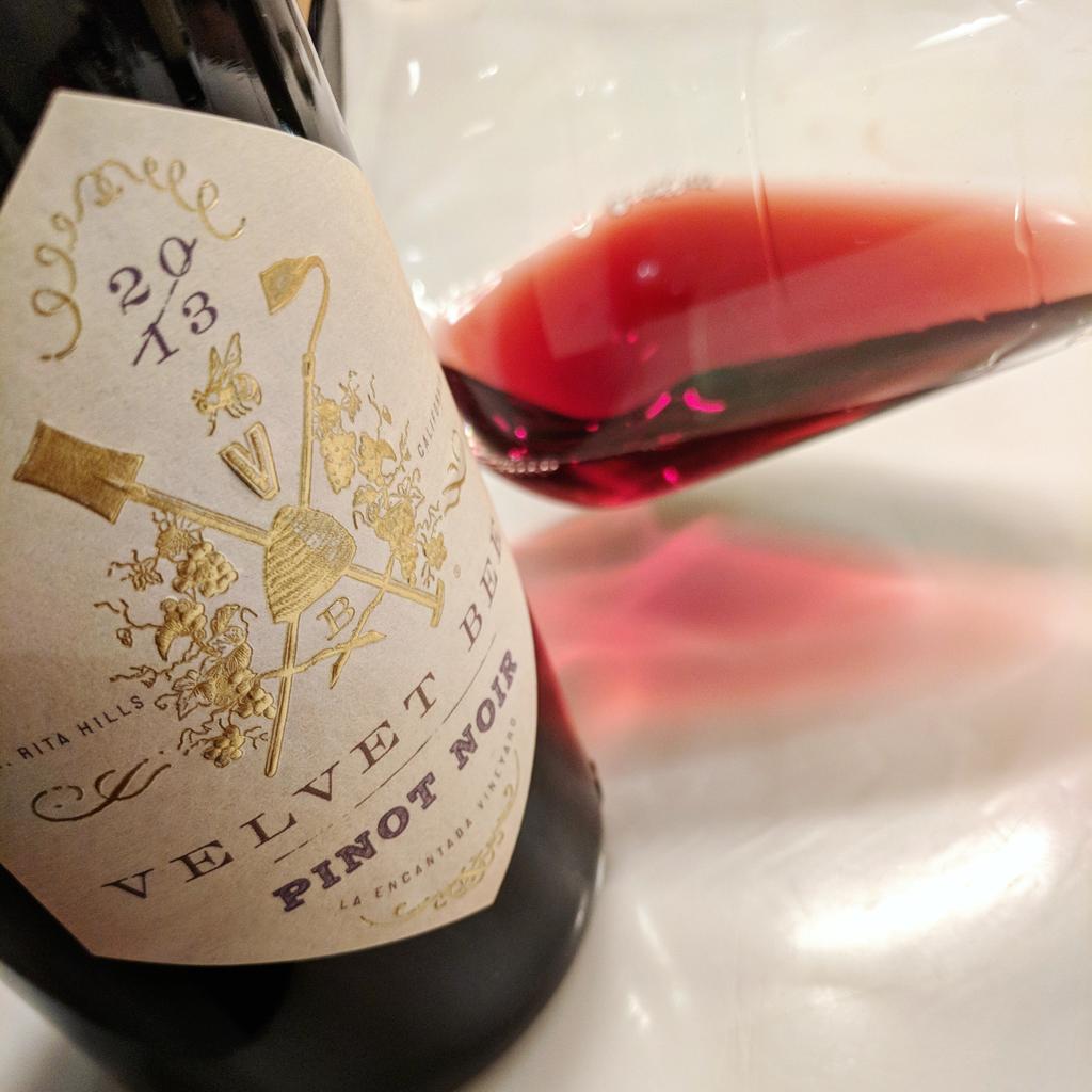 wine1percent's tweet photo. These wines are edgily brilliant, not overdone and not under done, a balance often hard to find in Pinot 🍷🍷🍷 When you find out who the winemaker is you know why.  https://t.co/GoYLK7c0wP via #wine #winelover #WineWednesday #Luxury #Travel #SantaBarbara @pietrosd @damewine https://t.co/2GY8fOHltF