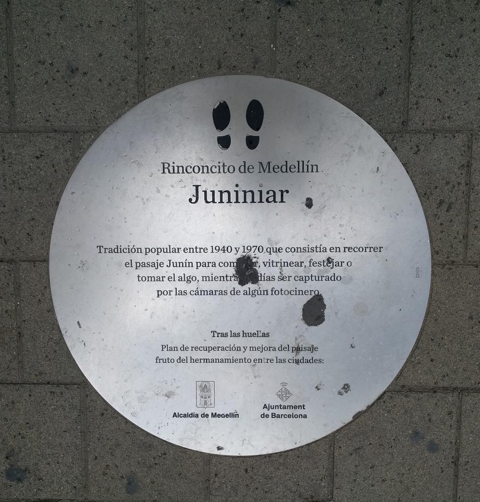 PerezJaramilloA's tweet photo. "Juniniar" cooperación #MedCentro #POTMedellín 2012-2015 con el Instituto del Paisaje Urbano Ecología, Urbanismo y Movilidad | Instituto Municipal del Paisaje Urbano y la Calidad de Vida (IMPUQV) es un organismo autónomo local del Ayuntamiento de Barcelona https://t.co/xYqkUDldSb https://t.co/ButkYfP3kF
