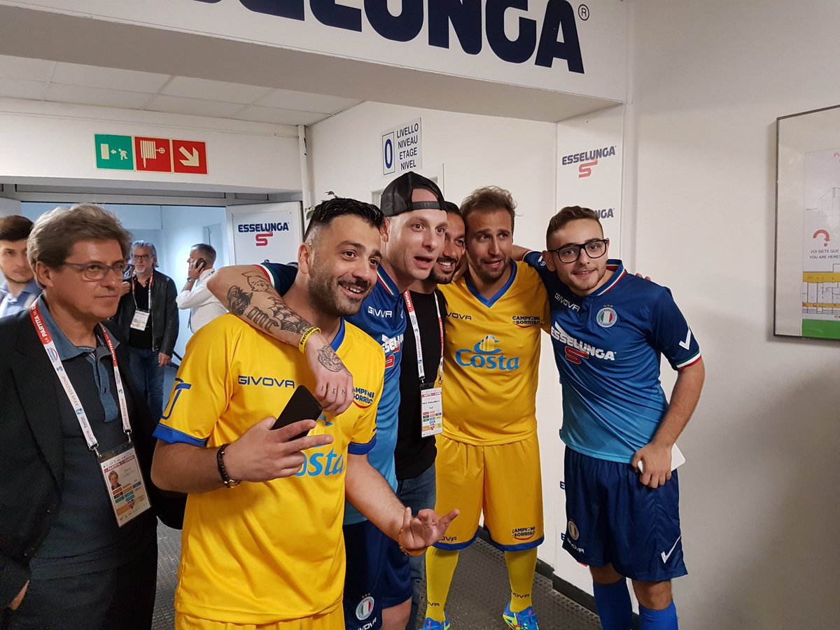 RaiUno's tweet photo. Una serata di grande spettacolo, di sorrisi e di solidarietà!
Tutto pronto allo Stadio Luigi Ferraris per la 27^ edizione della #partitadelcuore 2018.
E voi siete pronti a partecipare? 45527 📞📱
@AIRC_it @OspedaleGaslini @NazCantanti https://t.co/KDu25xUvof