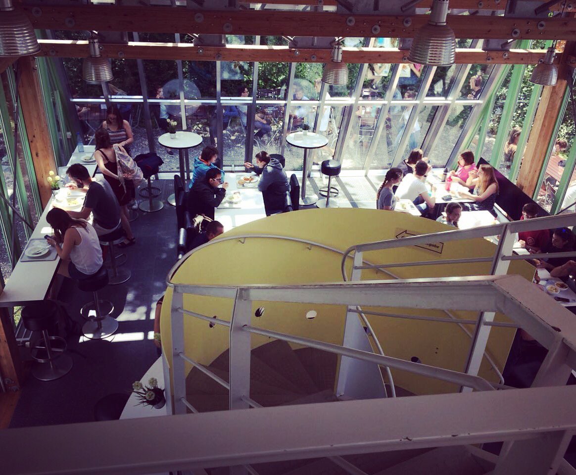 Auch das Mensa essen muss bezahlt werden ;) takeonstudies.de