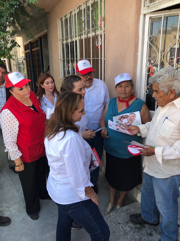 Boreque's tweet photo. Bienvenida secretaria @ruizmassieu tu presencia apoyando a nuestros candidatos en #Coahuila  @JoseAMeadeK @Veronica_mtz @jericoabramo @martha_garay @F_DeLasFuentes y @manolojim nos fortalece. #MeadePresidente https://t.co/LFYXioBJ3f