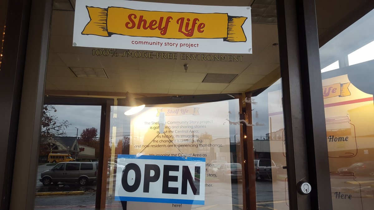 hollowearth's tweet photo. 5pm: We hear stories about entrepreneurship and small businesses in the CD. Learn how residents built a thriving neighborhood economy that supported local, POC-owned businesses. What challenges did they have to overcome, and what does it mean to lose those businesses? #shelflife https://t.co/pyeJhGGMIV