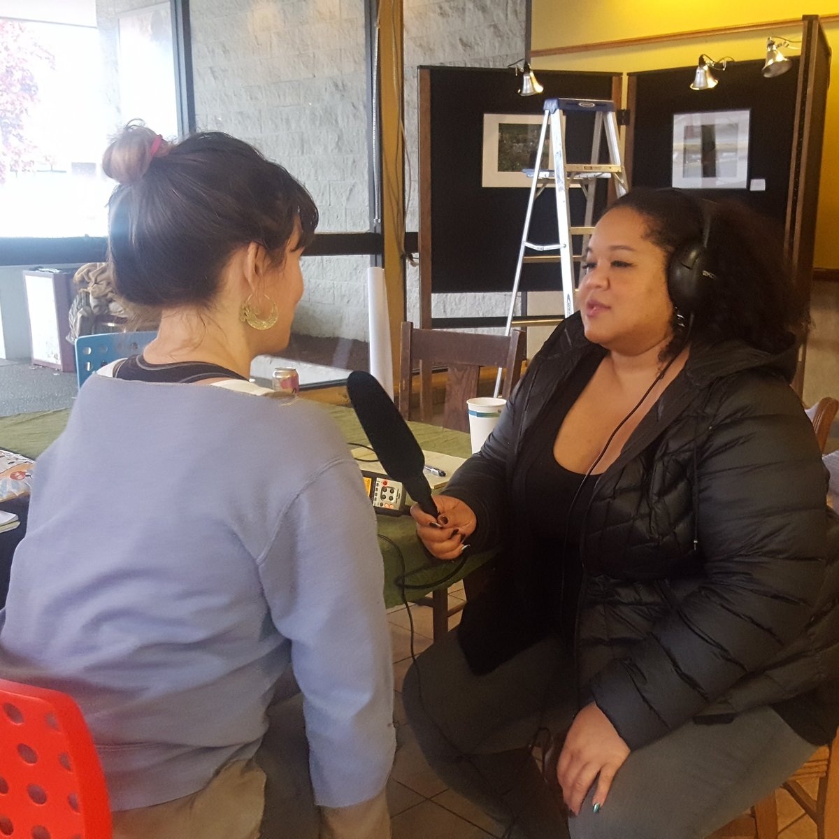 hollowearth's tweet photo. 5pm: We hear stories about entrepreneurship and small businesses in the CD. Learn how residents built a thriving neighborhood economy that supported local, POC-owned businesses. What challenges did they have to overcome, and what does it mean to lose those businesses? #shelflife https://t.co/pyeJhGGMIV