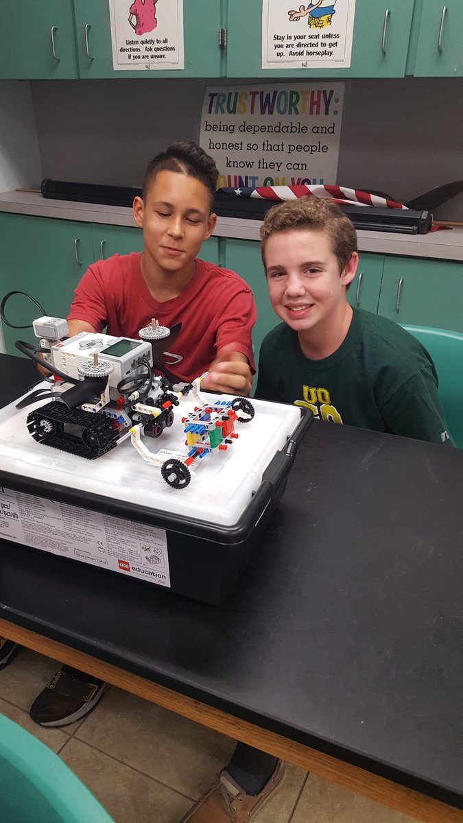 libby_diehl's tweet image. Another successful and REALLY fun day in Robotics with @LEGOEV3 at TechVentures thanks to @laylah!! @IT_SDIRC @IRCSchools #SPARK_IT