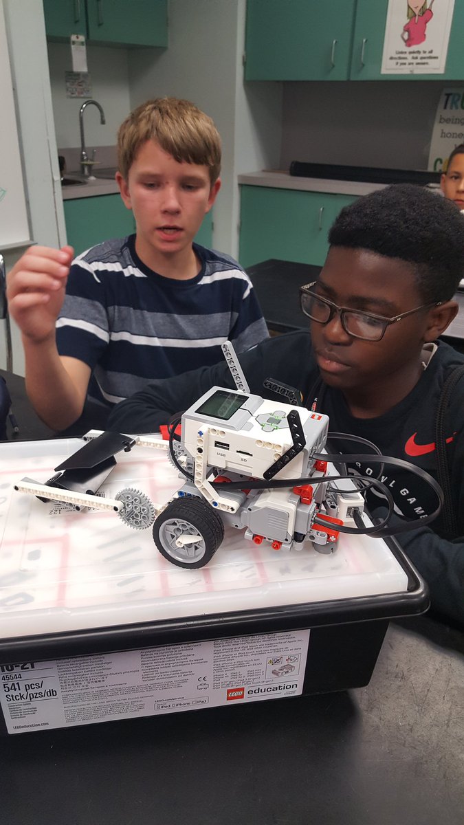 libby_diehl's tweet image. Another successful and REALLY fun day in Robotics with @LEGOEV3 at TechVentures thanks to @laylah!! @IT_SDIRC @IRCSchools #SPARK_IT