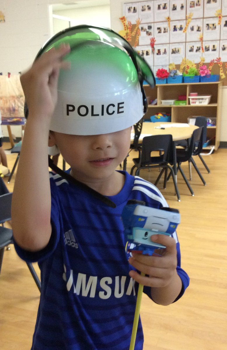 KinderR134's tweet photo. Our police station is open! We borrowed helmets, painted our police car, created walkie-talkies and drew a computer. @BeckettFarmPS https://t.co/nUB1mHk5au