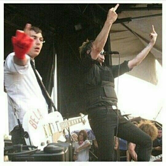 _fntstcbstrds's tweet photo. Frank Iero Flip off...a thread 🖕
(I dont own any of these pics feel free to use) https://t.co/eDW3UVkvQv