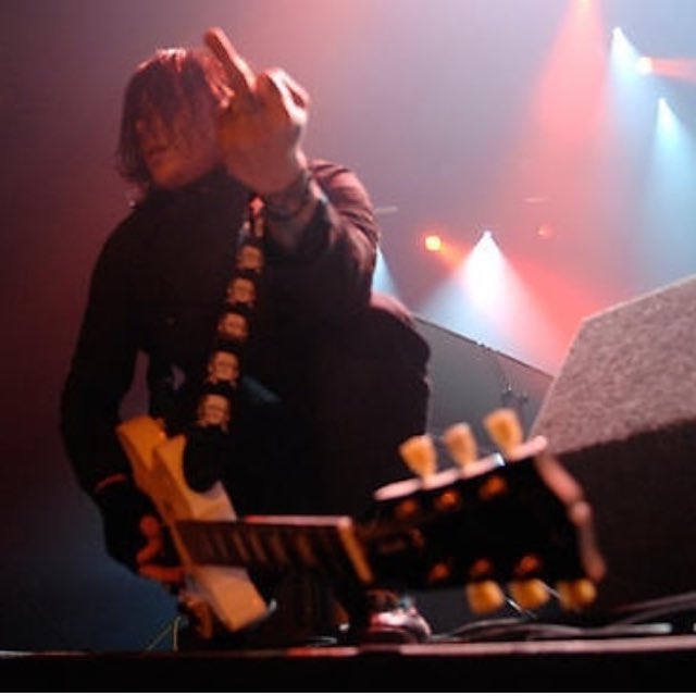 _fntstcbstrds's tweet photo. Frank Iero Flip off...a thread 🖕
(I dont own any of these pics feel free to use) https://t.co/eDW3UVkvQv
