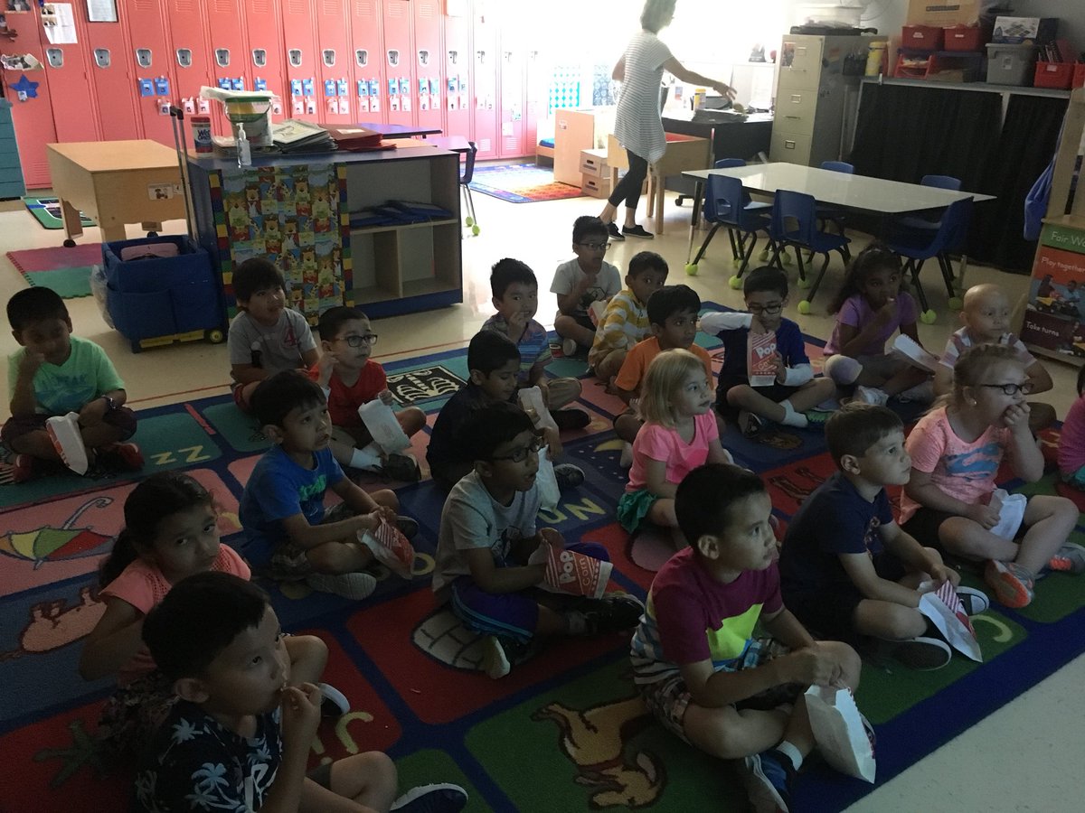 msprinceprek's tweet photo. Popcorn🍿 and a movie🎬 YUM! #polserproud https://t.co/sMJVKB9TUb