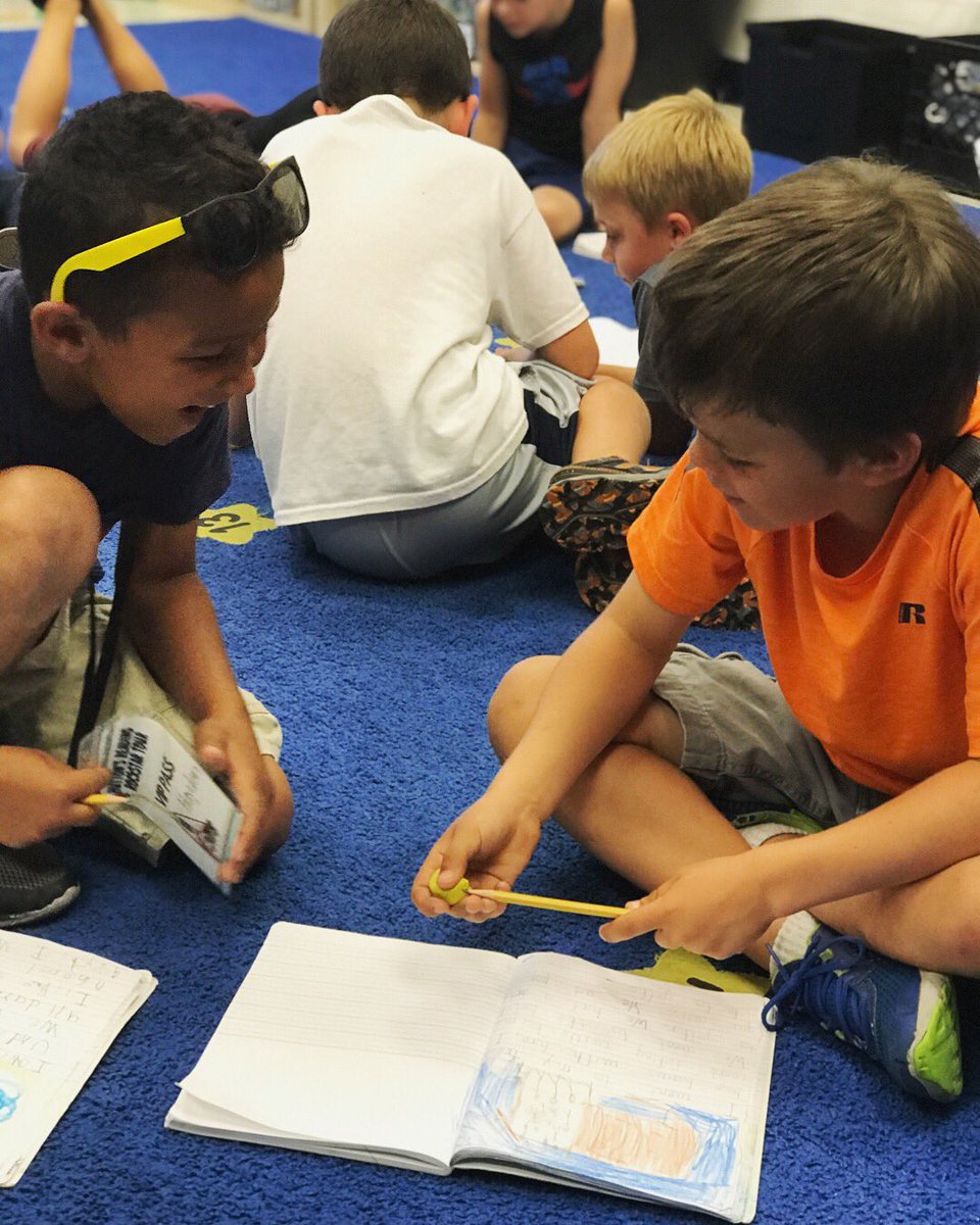 CoachMilesWSE's tweet photo. Friends help friends grow their brains by peer checking their writing! #iamwse #iamdsisd https://t.co/nRsZIfBqrh