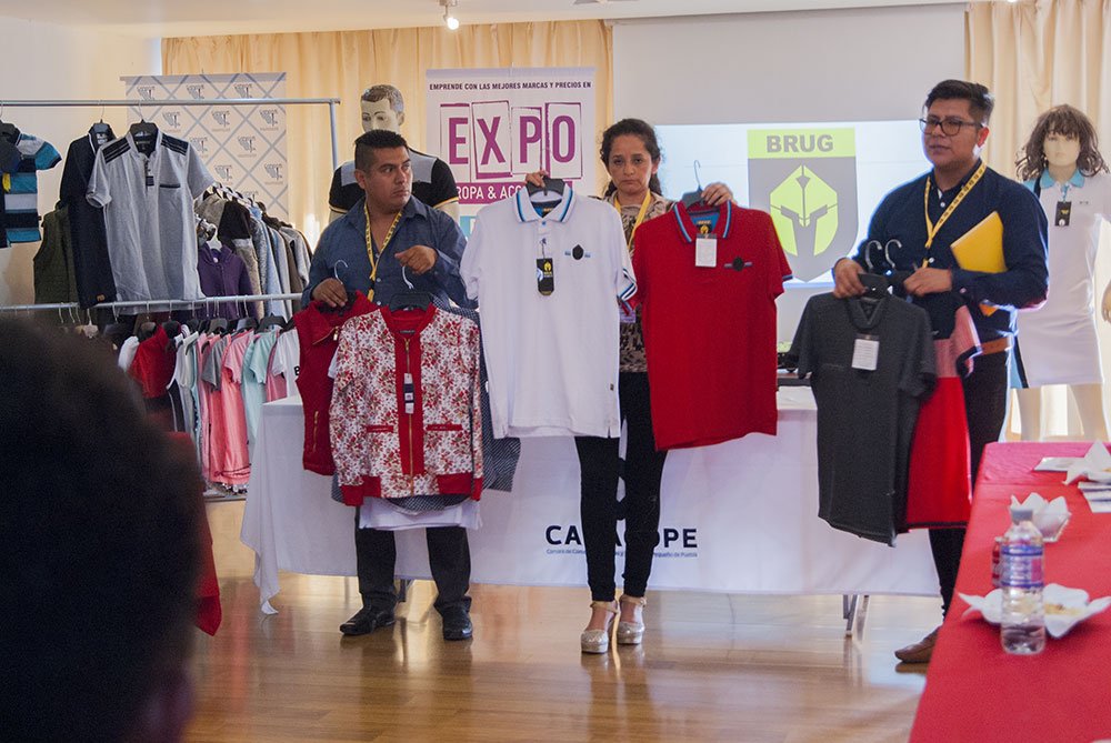 CanacopePuebla's tweet photo. GALERÍA 📸

Realizamos nuestro 1er. #NetworkingTextil, evento conjunto entre @CanacopePuebla y @CanaivePuebla.

Dueños de boutiques y tiendas de ropa conocieron fabricantes para surtir su negocio.

#ImpulsandoAlComercioEnPequeño https://t.co/5C24wxDGHc