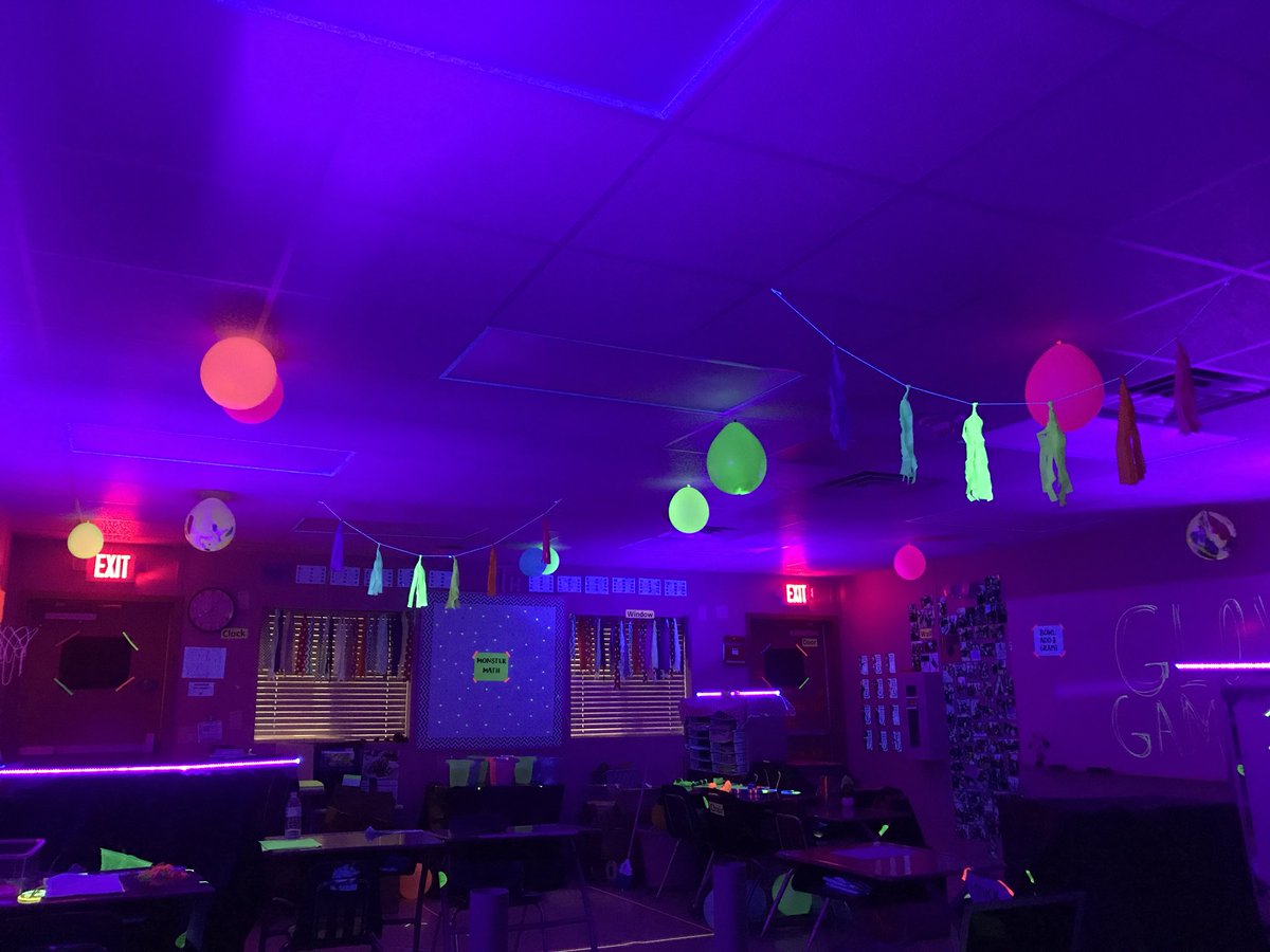 ElizabethMichL's tweet photo. Glow Games 🙂 #MathFun #WeAreMurch @dcpublicschools @DCPS_Community @MurchFamilies https://t.co/TdBJMqd3l4