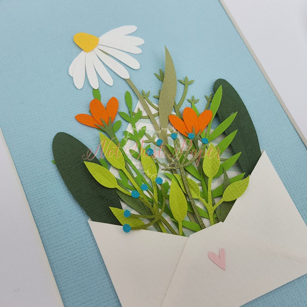 LeeAnnDStudio's tweet photo. I love it when not having a plan comes together! #handcut #PaperArt #HandmadeHour #PaperArtist #SparkleShowcases https://t.co/lZe0IKYFO8