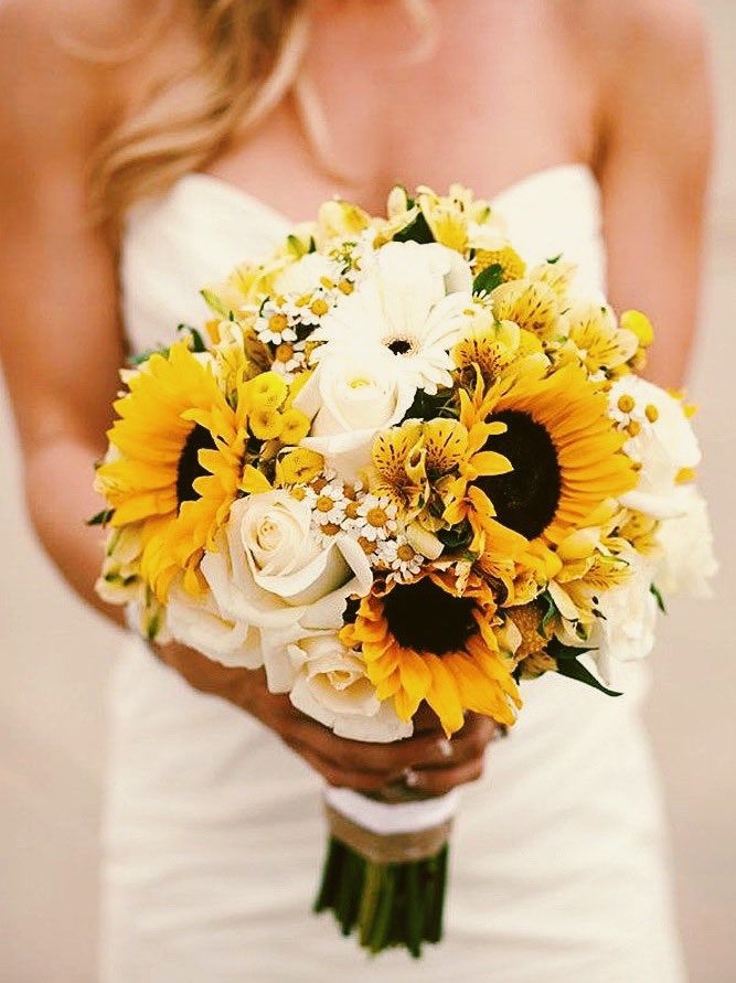 rockfordbride's tweet photo. This bright sunflower bouquet is brightening up our cloudy day! 🌻☀️ https://t.co/CkbXPgEaaO
