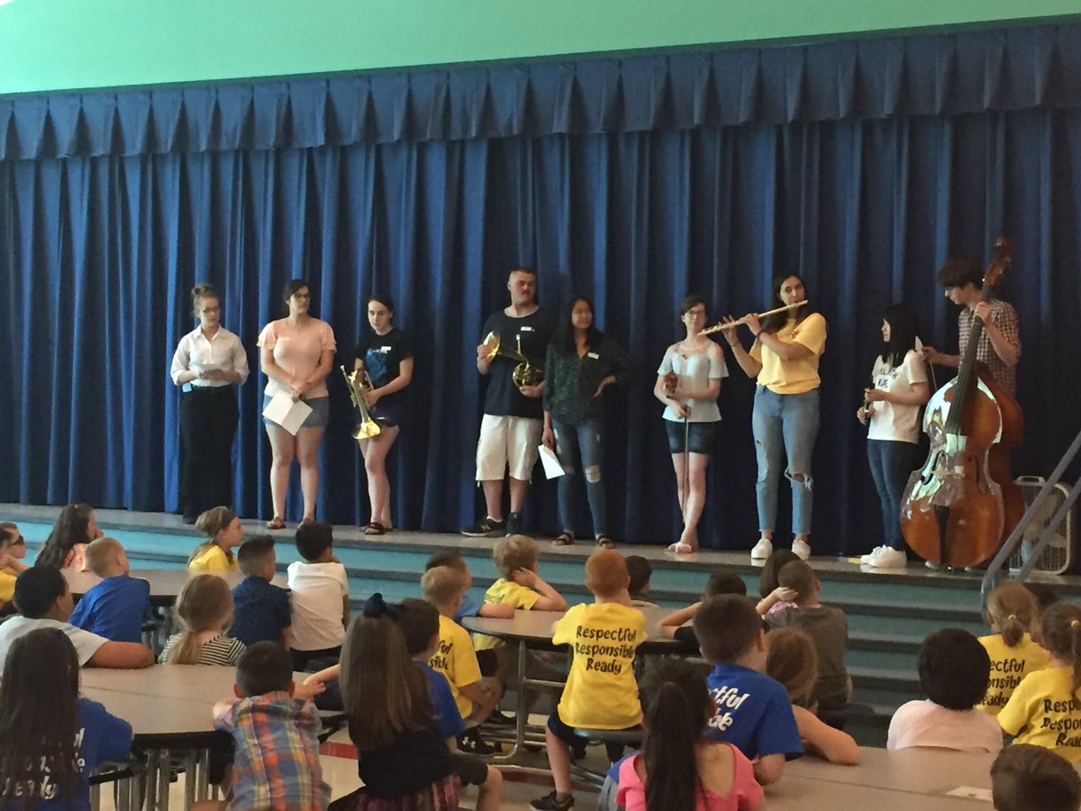 Tri-m students demonstrating sound to 1st grade students