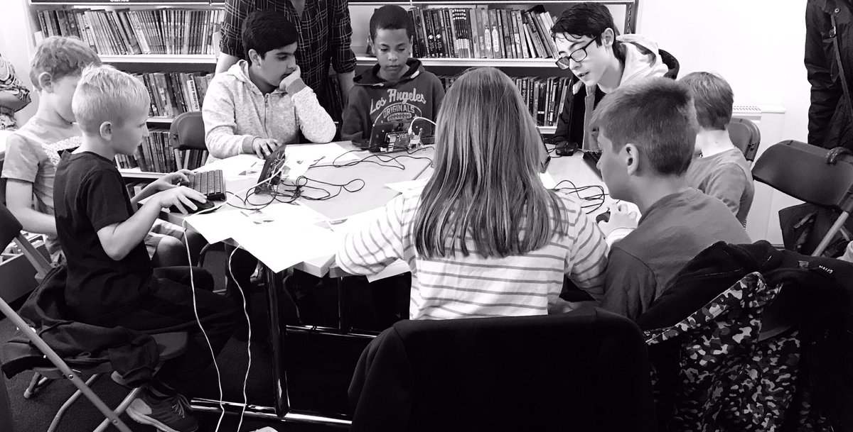 Rachel_Benn_'s tweet image. 3 sold out events WOW!! Loads of brilliant energy today with #MinecraftPi #coding 👏🏽 TNT explosions, Meteor showers and creating castles made of gold and lava 🌋🏰 @DewsburyRoadHub #BeestonLibrary &amp;amp; #HunsletLibrary using @Raspberry_Pi @minecraft @leedslibraries