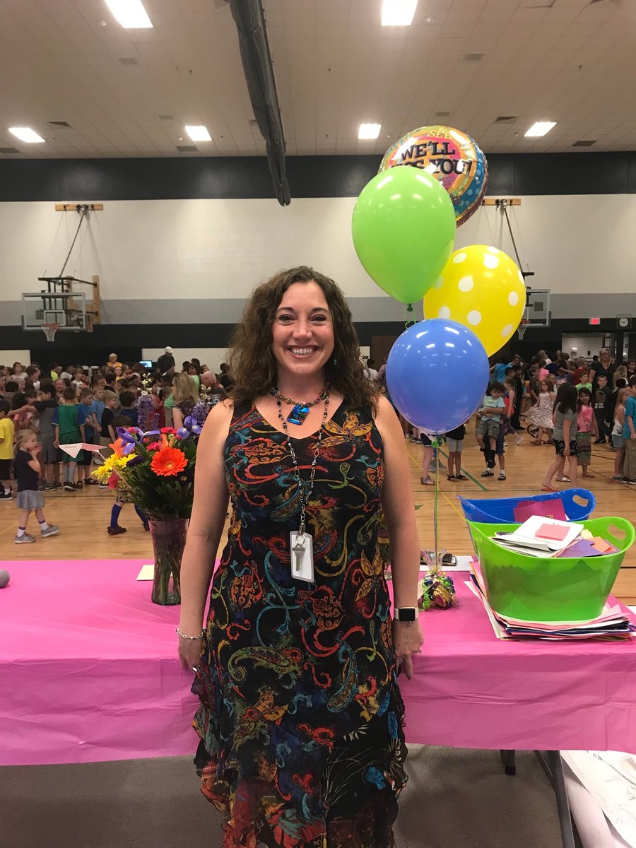 MsideSCCSD's tweet photo. Thank You, Mrs. Stansbury! @DawnStansbury1 @siouxcityschool #MSideSTEM #ThankYouMrsStansbury https://t.co/p1NxLfWSmw