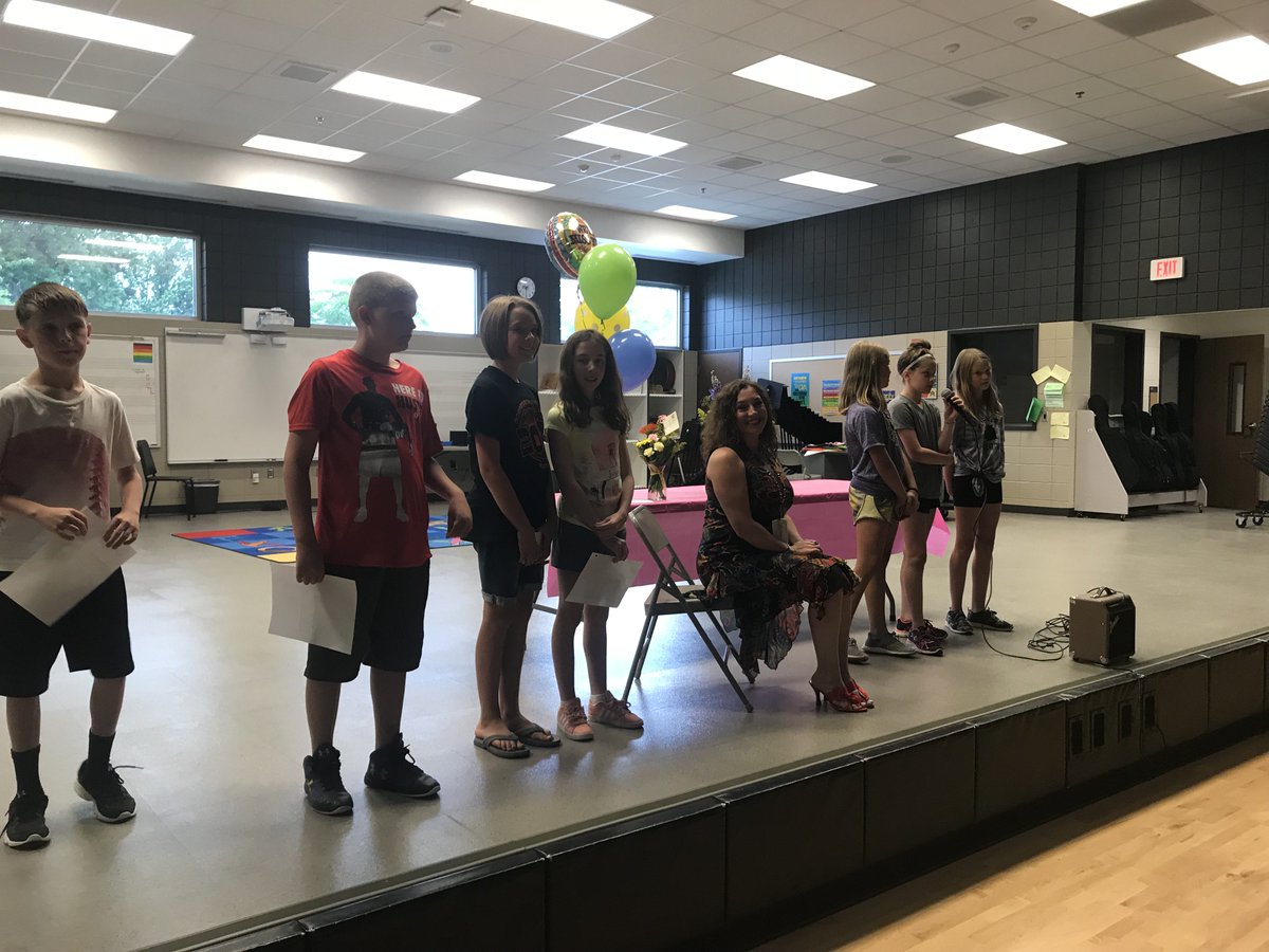 MsideSCCSD's tweet photo. Thank You, Mrs. Stansbury! @DawnStansbury1 @siouxcityschool #MSideSTEM #ThankYouMrsStansbury https://t.co/p1NxLfWSmw