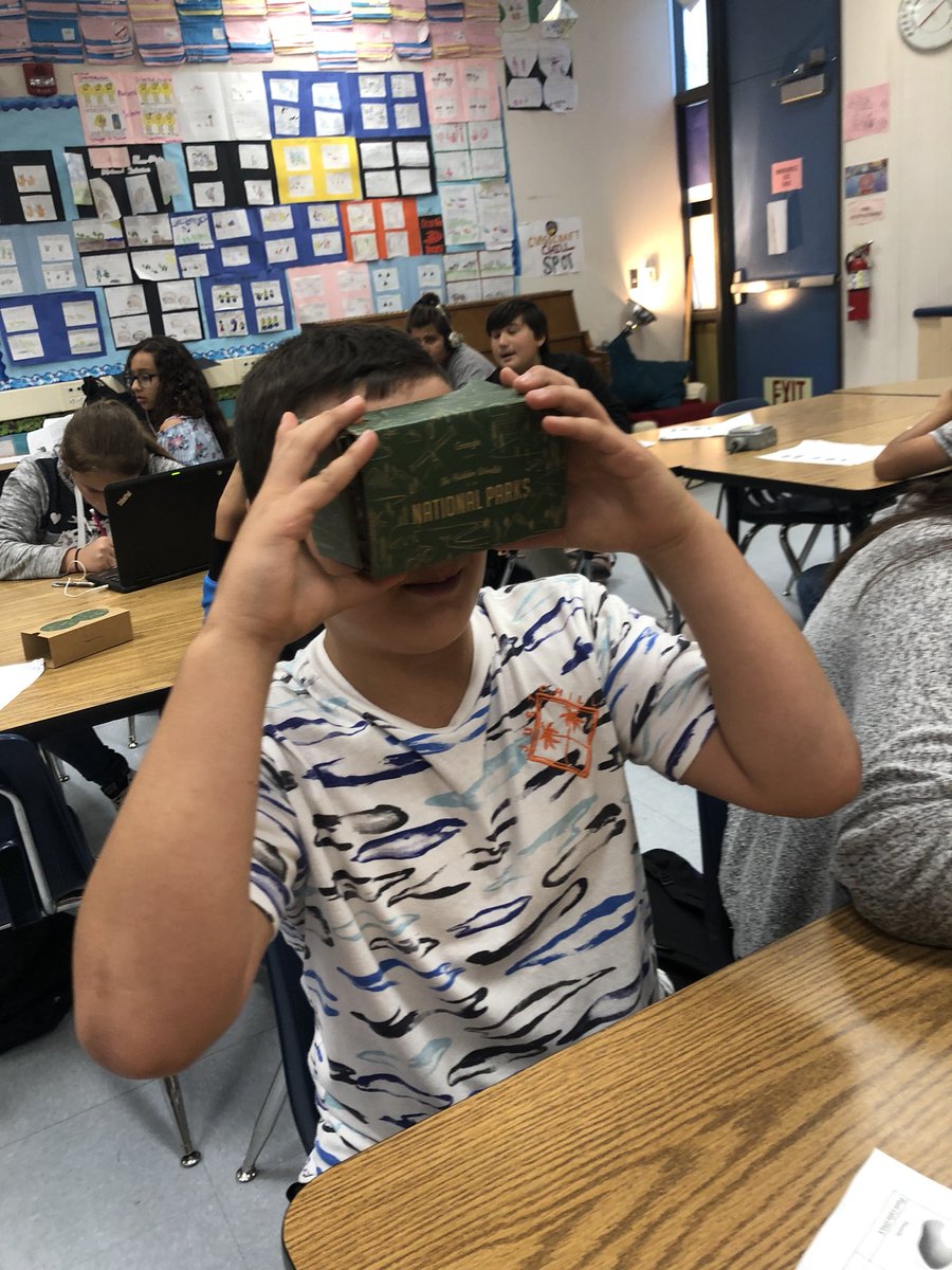 MontgomeryCVUSD's tweet photo. Going inside a cell with virtual reality helps us learn about the parts. #mamich #vr #incellvr https://t.co/FafF8IexU2