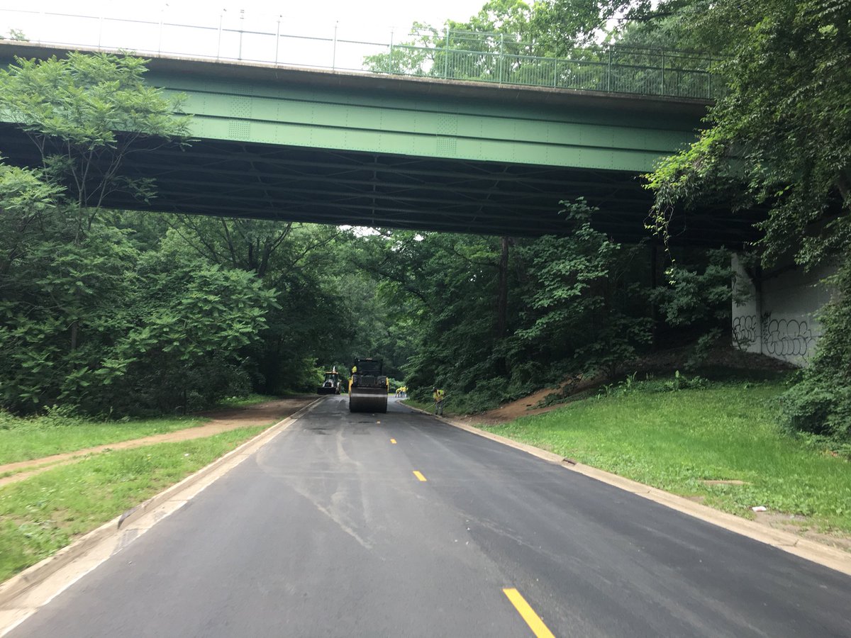 HandlebarsDC's tweet image. OMG!!! I’ve never been so excited to encounter a @DDOTDC crew on a ride! Got a sneak peak of the freshly repaved Piney Branch Pkwy today #BikeDC #Ward4Proud
