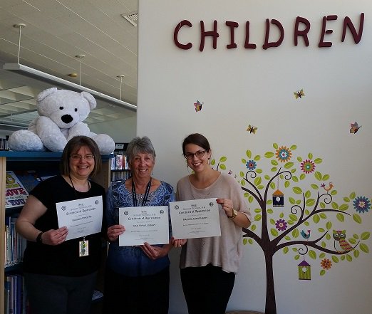 vencolibrary's tweet photo. #vclOakViewLibrary staff and volunteers were recognized by Sunset School for year-round classroom visits and helping students with homework! https://t.co/i7L9tzaGlN