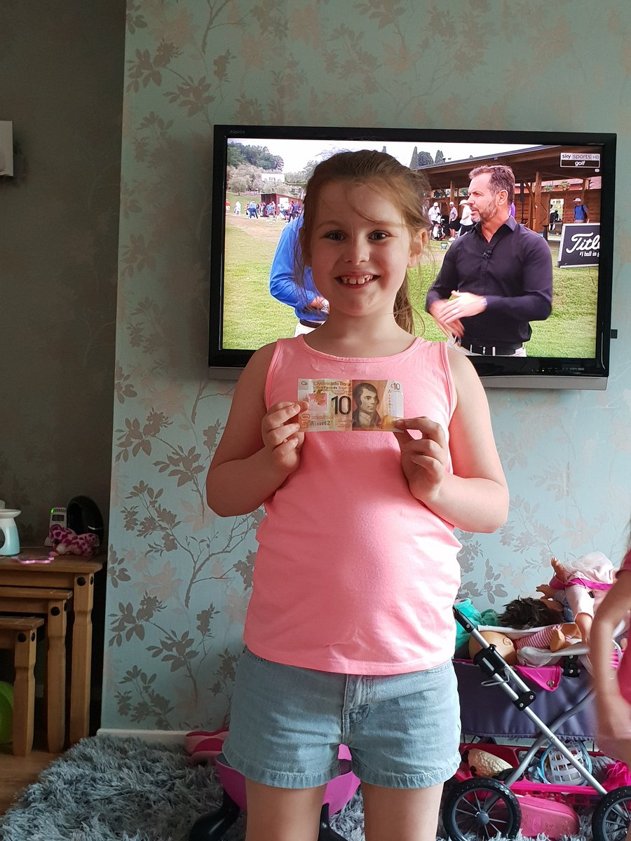 Hertzy79's tweet photo. @EastbankPri Gabriella Woodmore with her half of the takings from the loom band stall she set up with her friend ar the end if the street 😃😃 #Inititive https://t.co/BI6Ypd1BVL
