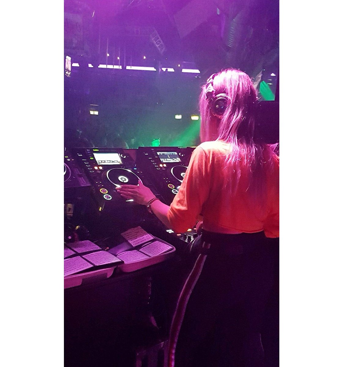 DJTaniaAmazon's tweet photo. Real DJ ...
#CDJ / #USB .... π―π―
.
no cheating or head bent inside a laptop like an osterich with its head in the sand for the whole set
.
If you're gonna do something, do it properly π
.
.
.
#FemaleDJ #ModelDJ #djanemag #DJaneTop100 #DJane https://t.co/CqqrIT1rsw