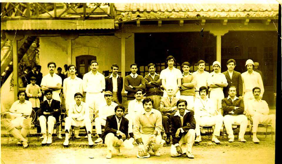 LifeAtEdwardes's tweet photo. #THROWBACK GROUP PHOTO EDWARDES COLLEGE CRICKET TEAM 1971.

Principal Dr. Phil Edmonds is sitting in the middle.
Azmat Talat (Prof of Paediatrics) wearing black coat is standing 4th from the left side.

Pic Courtesy: Dr. Rashid Iqbal

#EdwardesCollege #Peshawar #History #Archive https://t.co/0YZlSbkjtt
