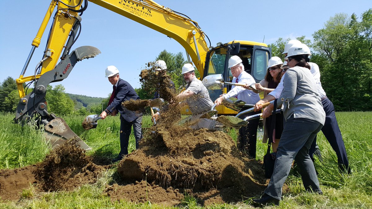 SenatorLeahy's tweet image. Today’s groundbreaking for #LEDdynamics expansion in #Randolph will lead to 40 new jobs for Vermonters. #VT’s future will be brighter because of companies like LEDdyanmics that choose to expand here rather than to move out of state.