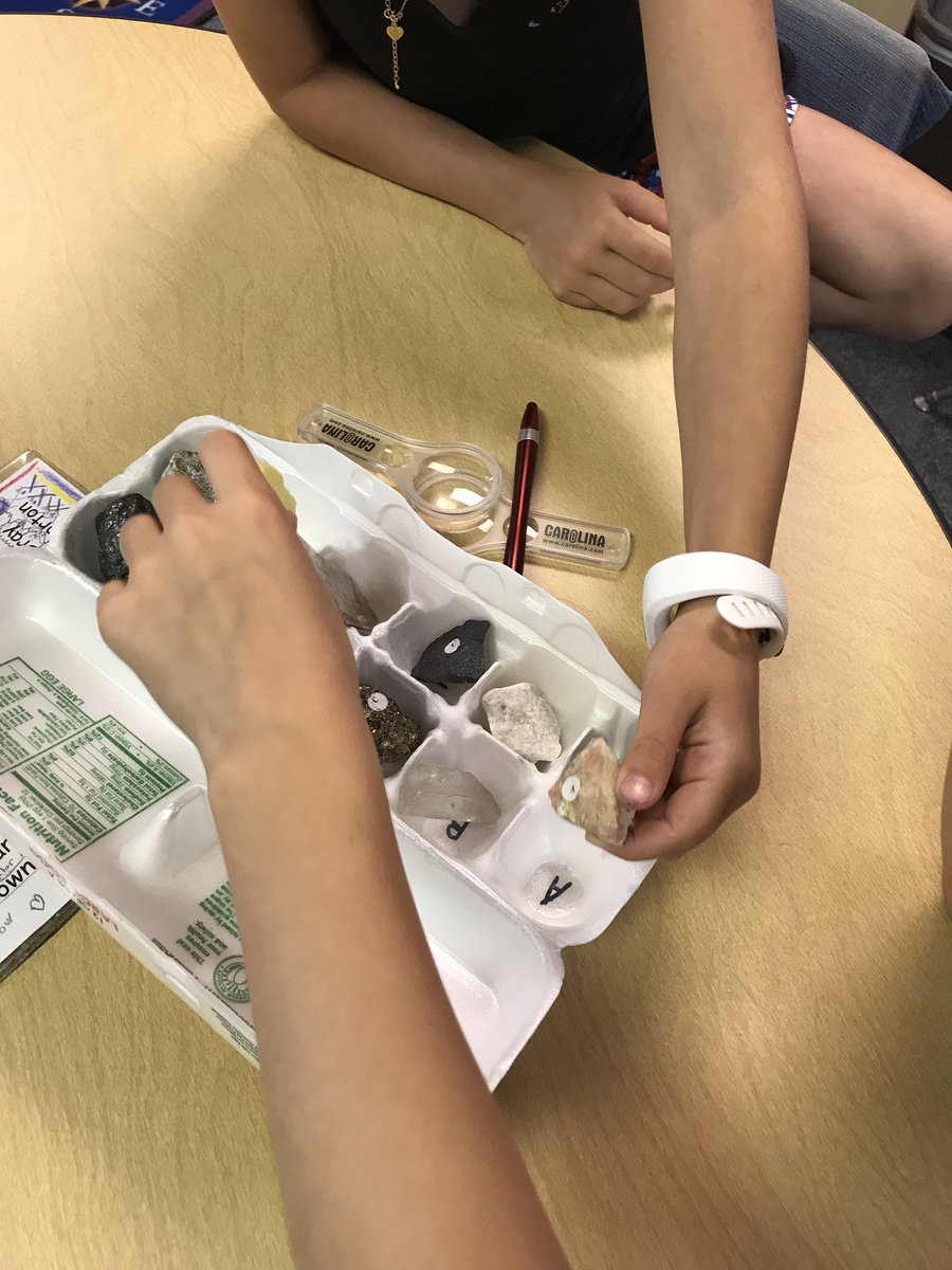 Scintosclass's tweet photo. Exploring our minerals today in science #scintosclass https://t.co/3qqk4qAJb7