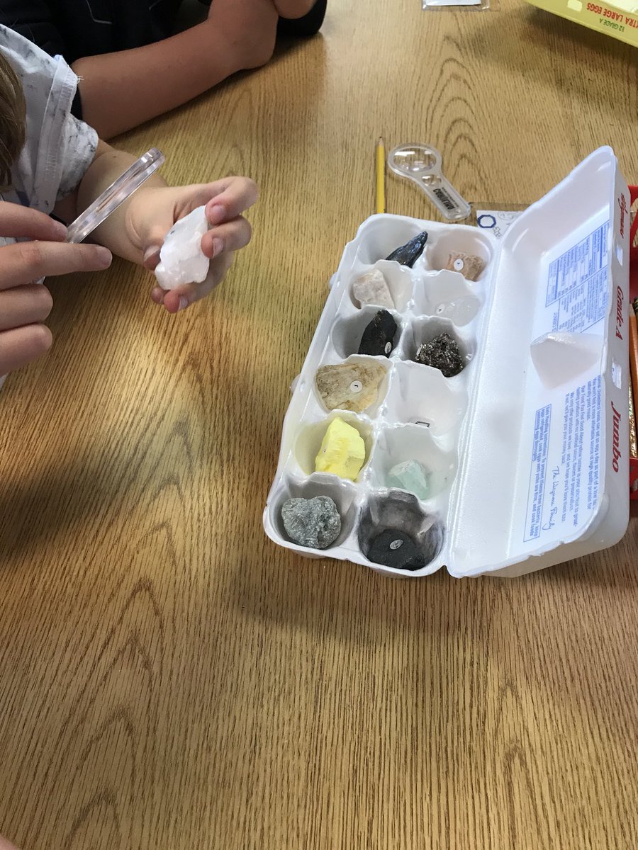 Scintosclass's tweet photo. Exploring our minerals today in science #scintosclass https://t.co/3qqk4qAJb7