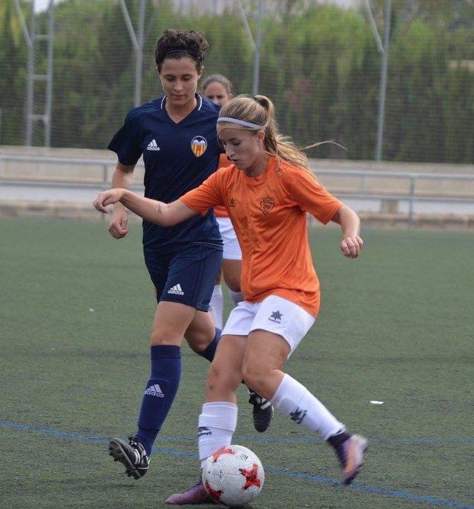 #Mislata A las 19:00h.  <a href="/EllesTambe_/">Elles També Juguen</a> con <a href="/vicentevila_/">Vicente Vila</a> entrevista a una de las jugadoras valencianas con más proyección ➙ Alba Santamaria Coleto del <a href="/MislataCFF/">Mislata CF Femenino</a> ⚽🏃‍♀️ ┃ Programa de @radiosolalbal
¡No te lo pierdas! 😀😉