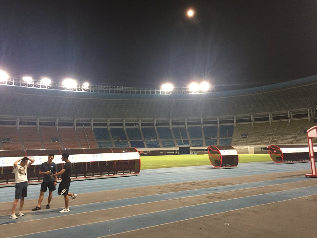 Se marchan de vacaciones <a href="/lopezcaro63/">lopez Caro</a> <a href="/Cedric_Thyus/">Cédric Thyus</a> <a href="/MartinRuiz_GkC/">Martín Ruiz S.</a> con una victoria disputada. Se queda el <a href="/Shenzhen_FC/">Shenzhen Football Club</a> con 23 puntos, a solo 1 punto del ascenso a la #ChinaSuperLeague 🔴🔵⚽️💪