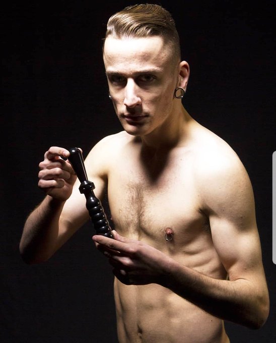 I still can't figure out which hole this goes in? @cam4_gay https://t.co/wNbW1f63D5