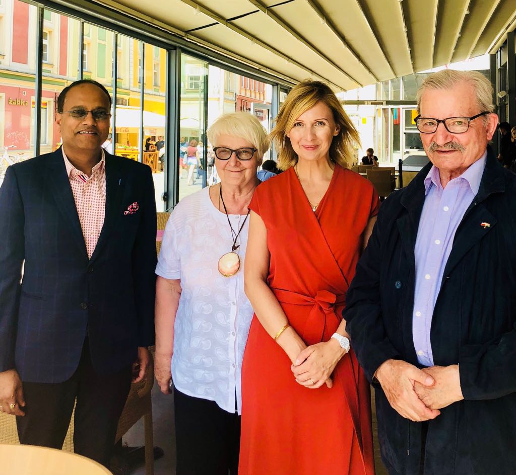 KonsulIndii's tweet photo. Amazing meeting with Mr. dr hab. Maria Krzysztof Byrski, Ambassador of the Republic of Poland to India in years 1993-1996, together with His spouse.
Thank You for Your precious time 🙏
#ConsulateIndiaWro #Wroclaw https://t.co/ivg8YVu0KC