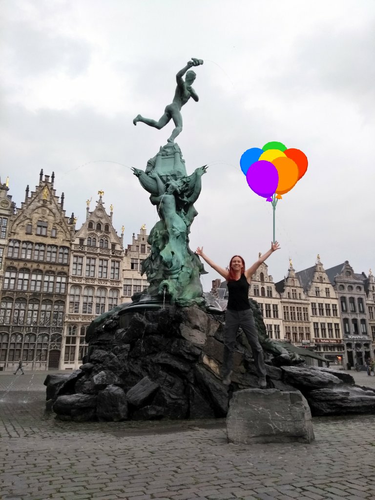 lifeisafestival's tweet photo. When you find an unexpected #jumpingpicture friend 😊😜 #Antwerp #globetrotter #solotravel https://t.co/vVHcpo5NSY