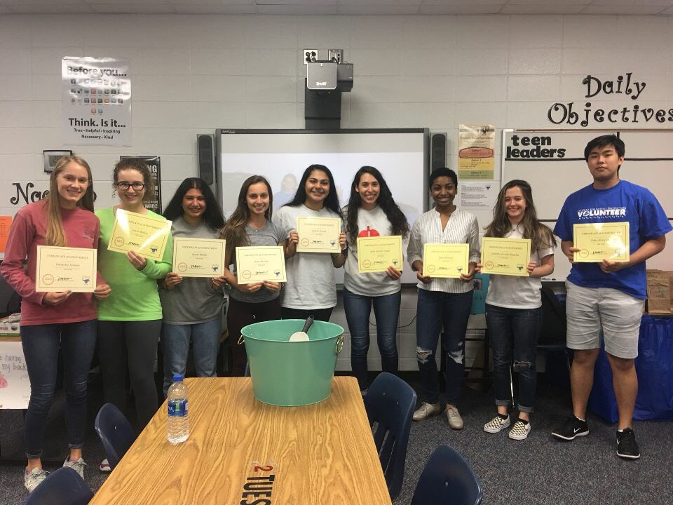 Your new 2018-2019 HOSA officer line! We are super excited for next year and hope you are too! Hope to see you at the first HOSA meeting, have a great summer!! ☀️😊