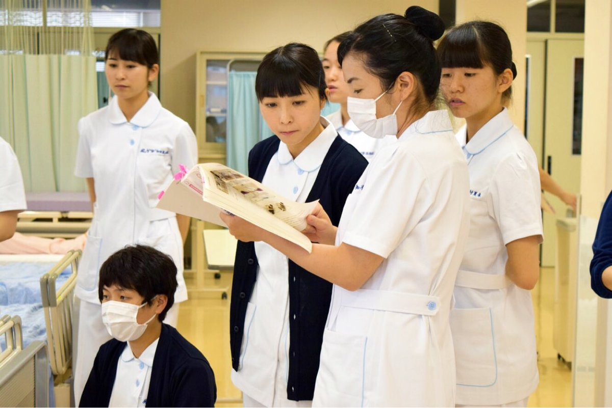 龍馬看護ふくし専門学校 公式 A Twitter 看護学科1年生の 看護の基本技術 という授業にお邪魔しました 患者さんをベッドから起き上がらせる技術を習得しています 実は1年生 本日はじめて白衣を着て授業に臨みました みんな似合ってますよ 龍馬学園 龍馬 龍馬看護ふくし専門学校 公式 A Twitter 看護学科1年生の 看護の基本技術 という授業にお邪魔しました 患者さんをベッドから起き上がらせる技術を習得しています 実は1年生 本日はじめて白衣を着て授業に臨みました みんな似合ってますよ 龍馬学園 龍馬