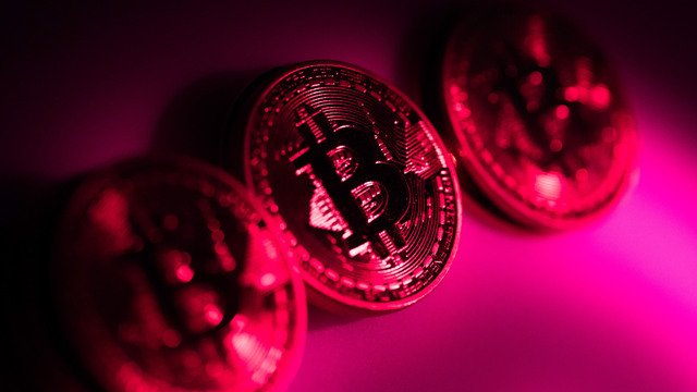 Traders with pockets full of crypto quit Wall Street buff.ly/2LCnSXD