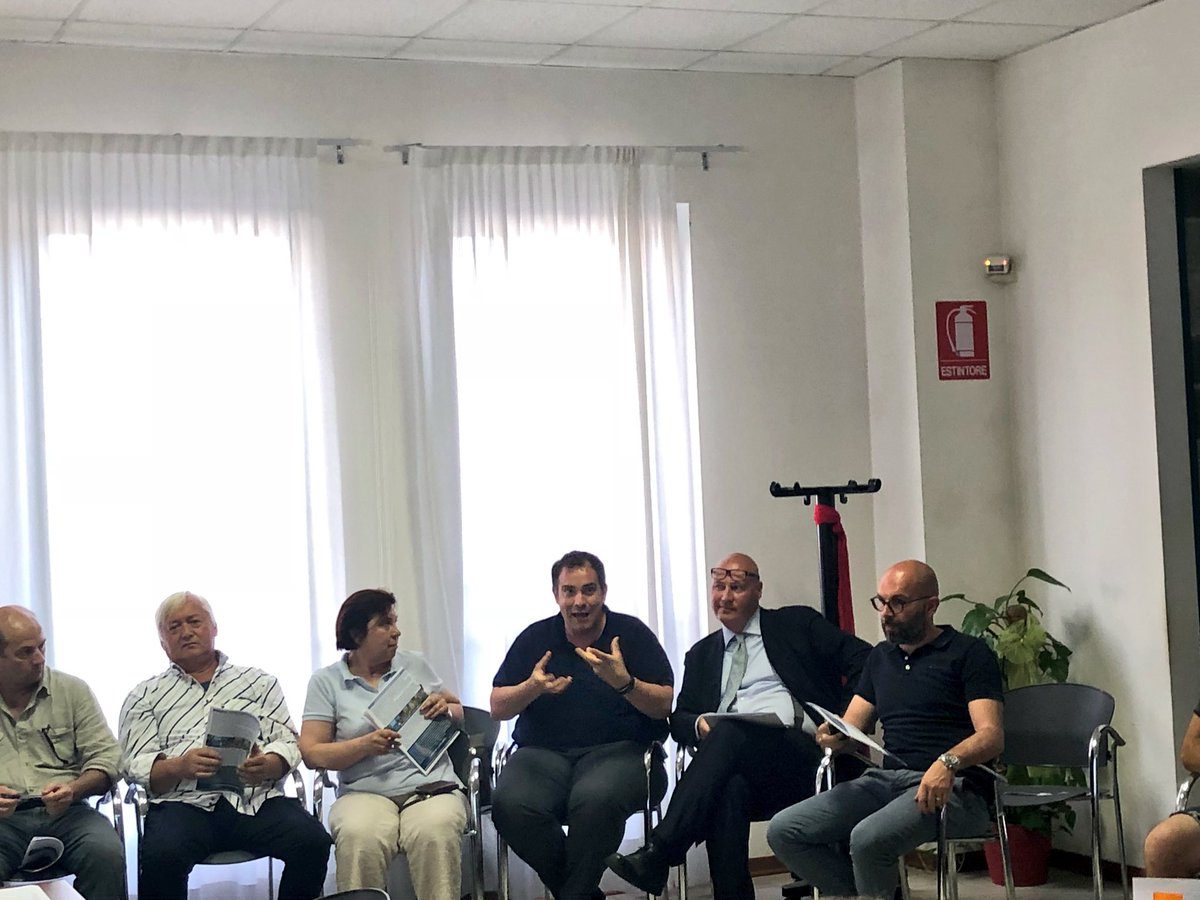 ContrattoCOSTA's tweet photo. La discussione entra nel vivo fra criticità su viabilità locale vs turistica, fare rete fra operatori, brand territoriale unitario, tipo di offerta e accoglienza turistica, uso del digitale per razionalizzazione dei flussi vs sostenibilità... e tanto altro ancora! https://t.co/KPEJZ5xifd