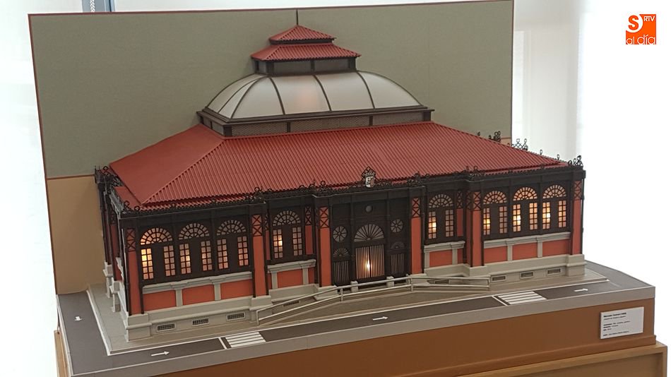 SArtvALDIA's tweet photo. Las maquetas de Juan Matías Martín triunfan en la Feria de Asociaciones de @mayorescharros #Salamanca #Famasa @museocasalis https://t.co/faCm0DWGfm https://t.co/tRbv9D2voE