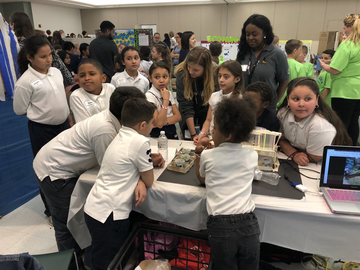 John_Moffet_K_5's tweet photo. Room 221 did a fantastic job participating in the Peco Energy Challenge! They built greenhouse models, weeded, planted seeds, composted, and came up with a great plan for our garden including gravity fed rain barrels! #pecopeep https://t.co/0AfOXHf1D3