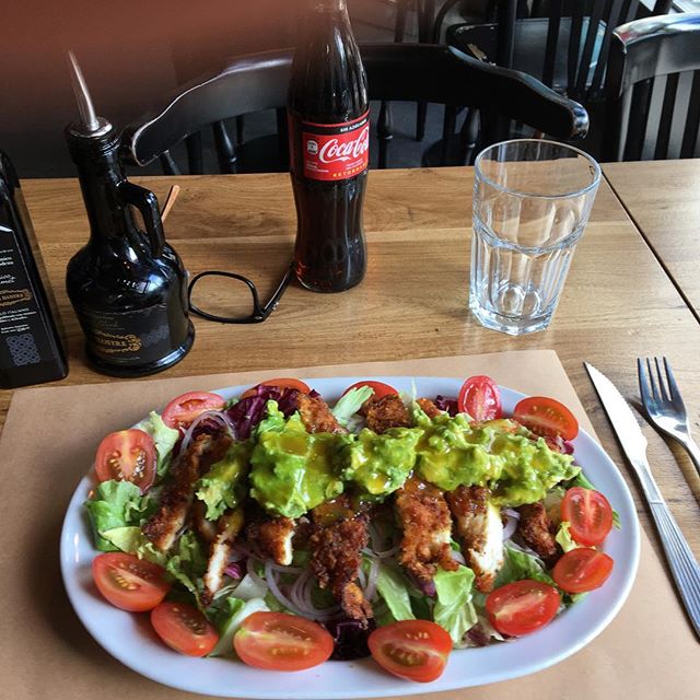 TheEmbersArg's tweet photo. Encontrá las mejores opciones para tus mediodías en #TheEmbers a $190.- 🍽😊  incluyen bebida y café!! 
#TodaysMenu #MenuEjecutivo #PolloCrispySalad #Lunch 

📸 @juanvaquero119 https://t.co/jzb98QaQ5n