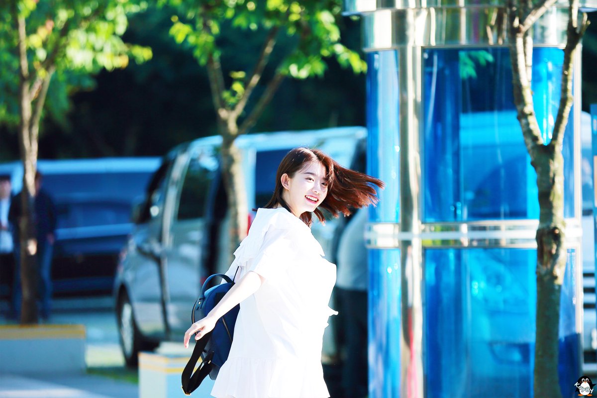 Kay8y_101's tweet photo. 180530 배텐 출근
#김소혜 #소혜 #Sohye https://t.co/FsTIRHYBOz