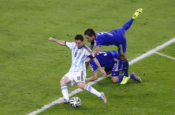 canaldeportv's tweet photo. - Uy, ¿cómo te lesionaste?

- Quise marcar a Messi... https://t.co/rB9GHEcsBq